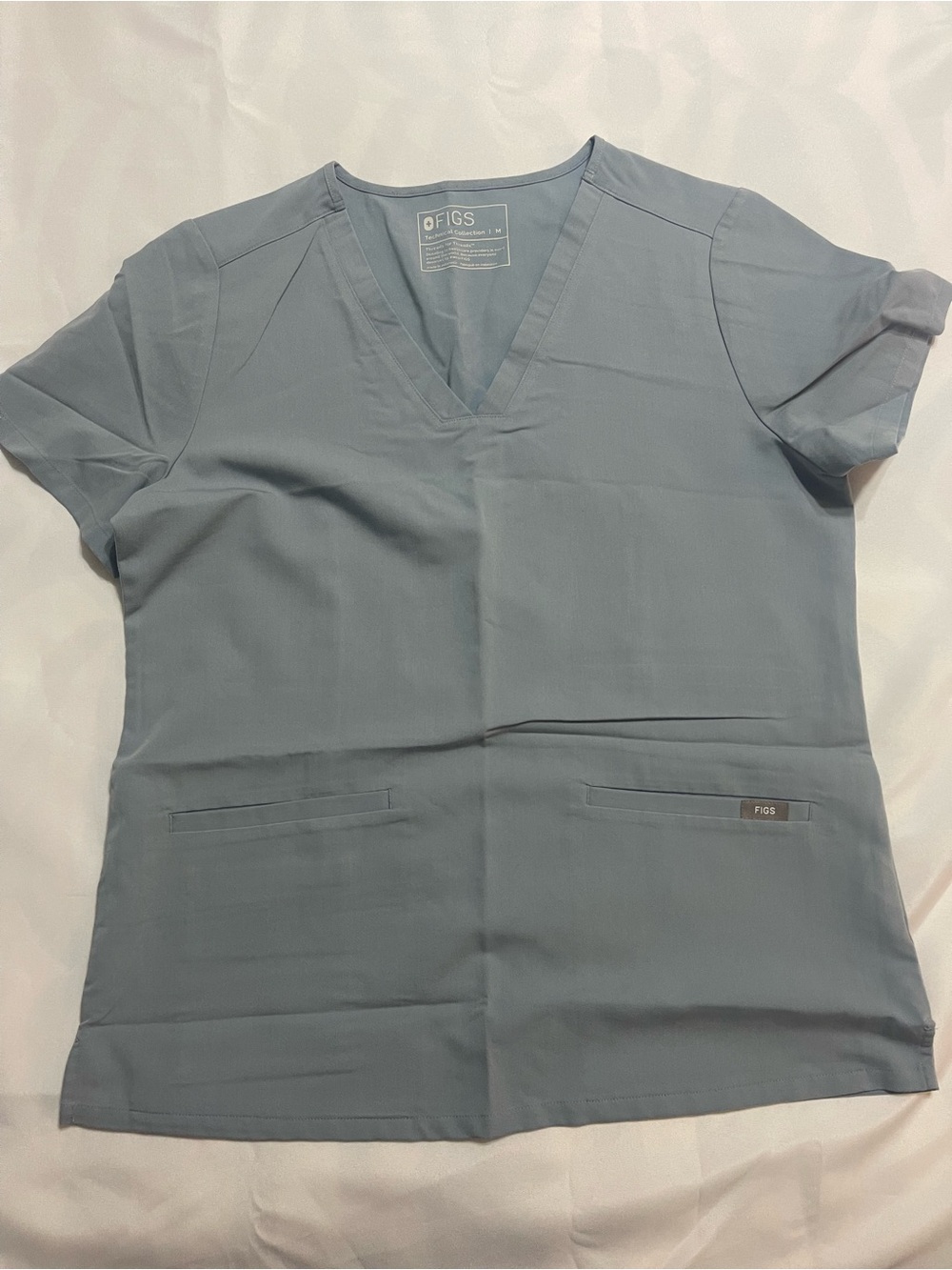 FIGS Casma Three-Pocket Scrub Top – Dusty Blue – M